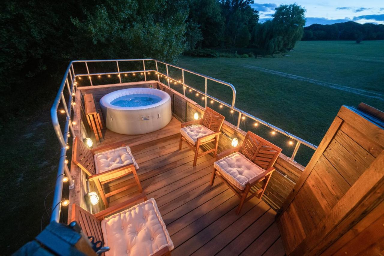 Delightful 2 Bed Double Decker Bus With Hot Tub Hotel Uckfield Buitenkant foto