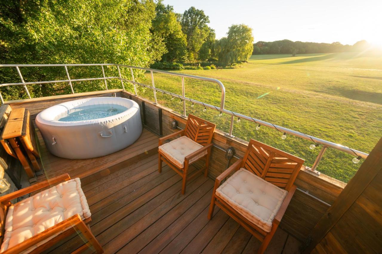 Delightful 2 Bed Double Decker Bus With Hot Tub Hotel Uckfield Buitenkant foto
